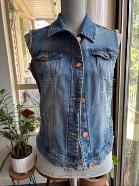 MNG COLLECTION Classic Blue Denim Vest - Sleeveless Jean Jacket